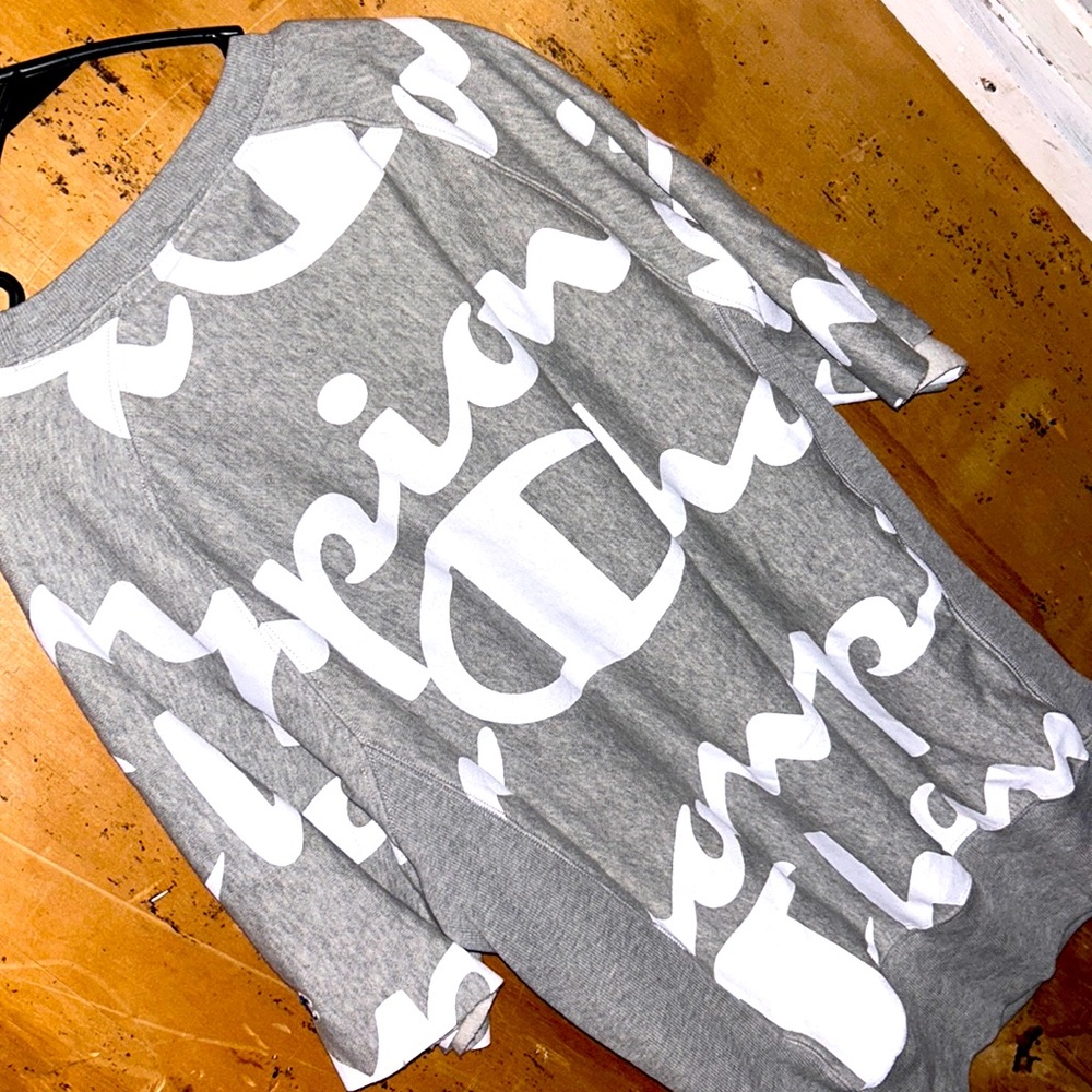 Champion sweater/shirt